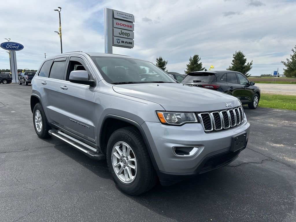 Used 2018 Jeep Grand Cherokee Laredo AWD/4WD image 2