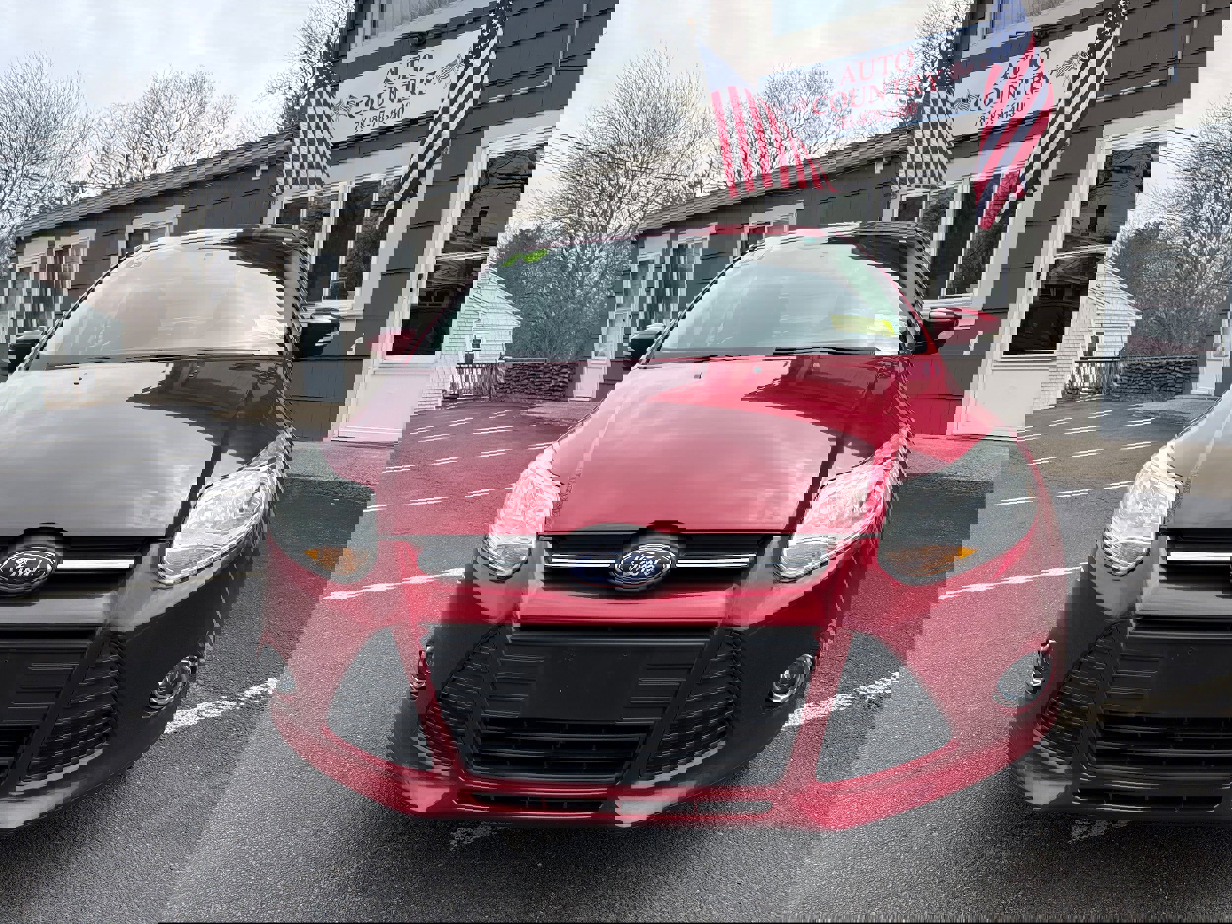 Used 2014 Ford Focus SE w/ Equipment Group 201A image 2