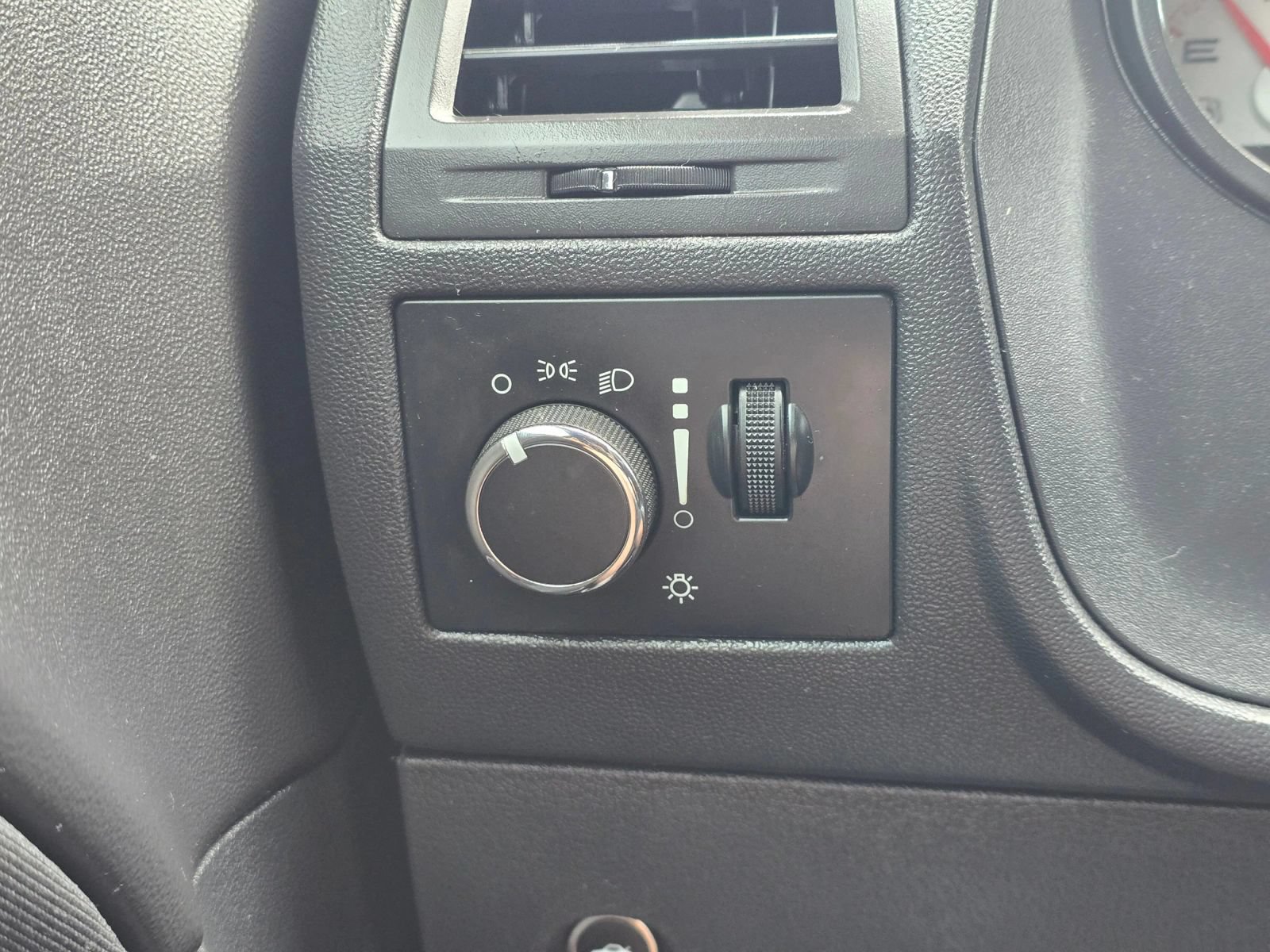 Used 2014 Dodge Challenger SXT RWD image 24