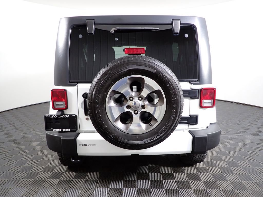 Used 2016 Jeep Wrangler Unlimited Sahara w/ Connectivity Group AWD/4WD image 13