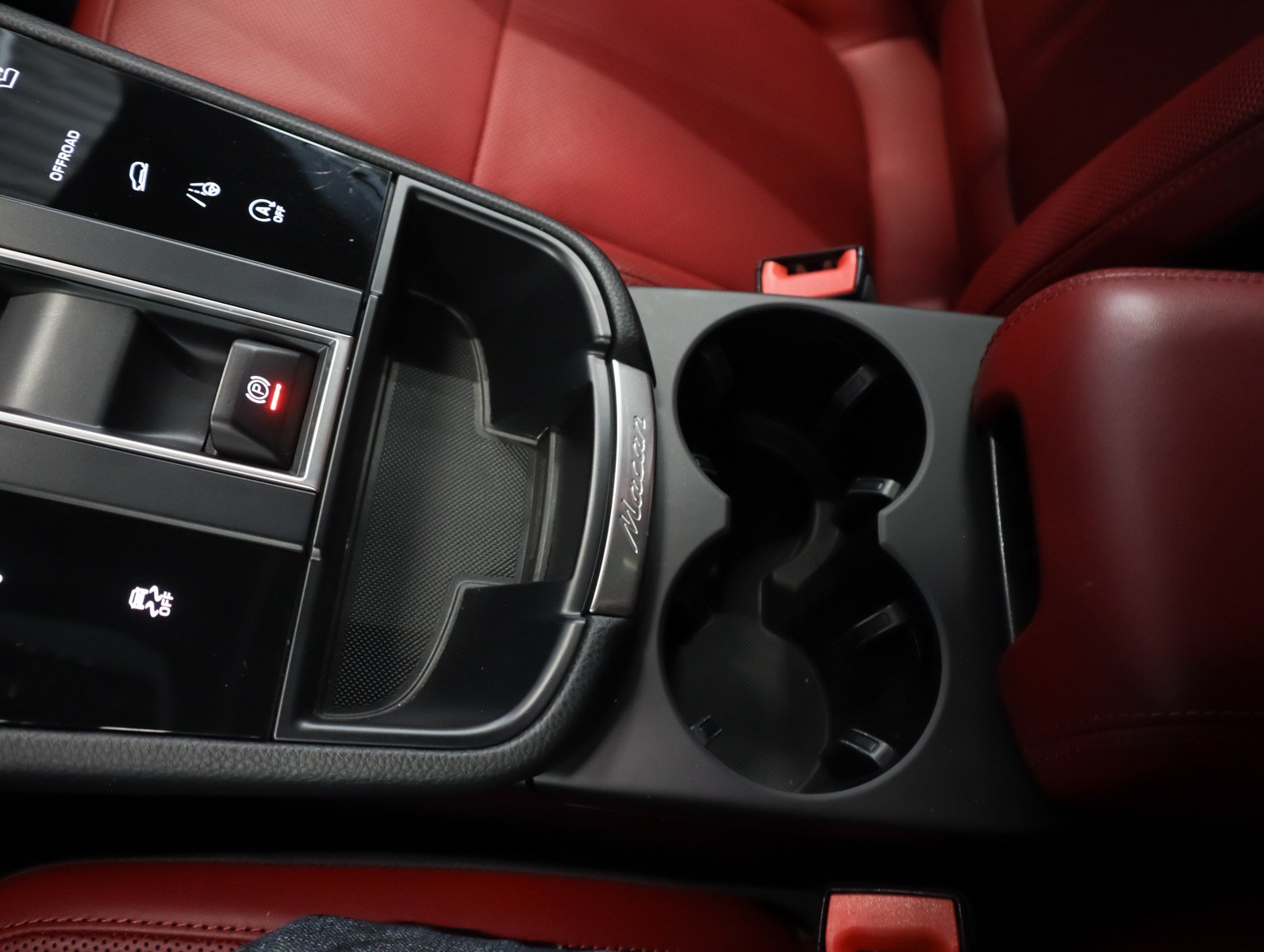 Certified 2024 Porsche Macan S AWD/4WD image 17