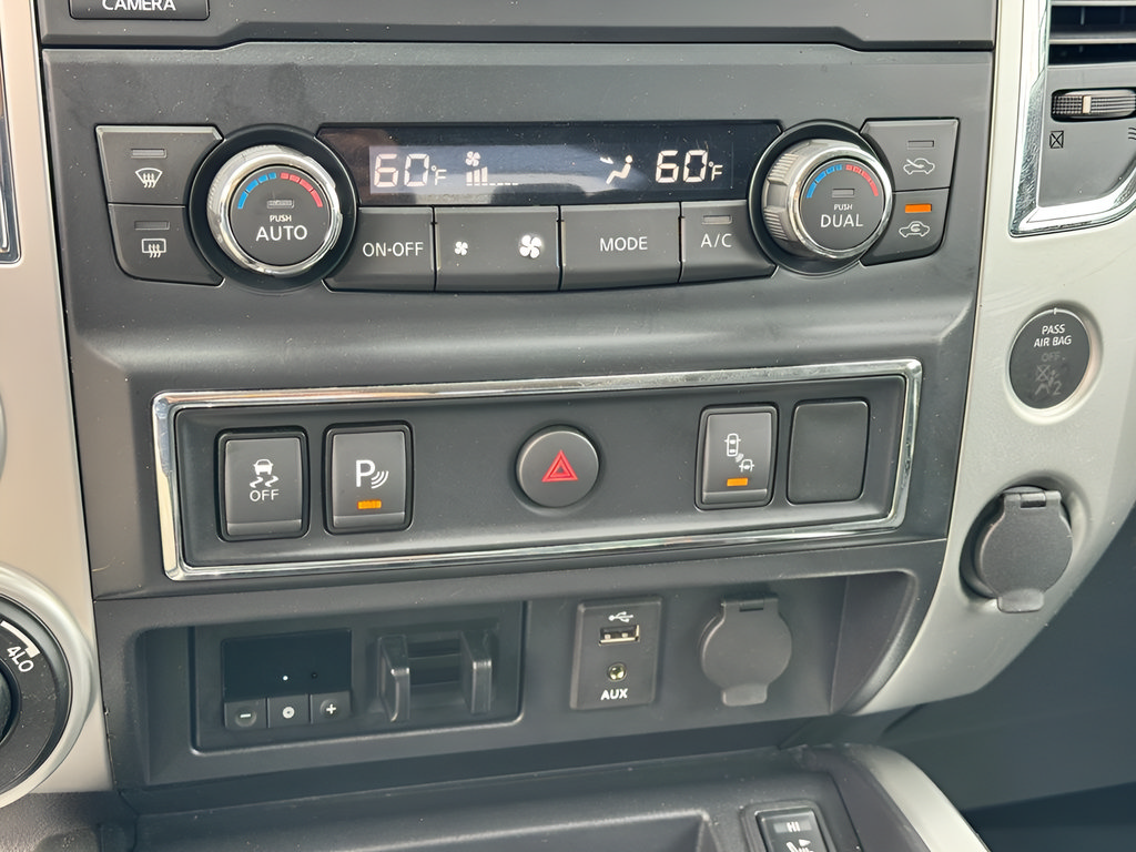 Used 2017 Nissan Titan SV AWD/4WD image 20