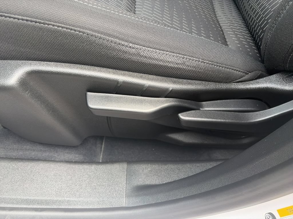 Used 2025 Chevrolet Equinox LT FWD image 13