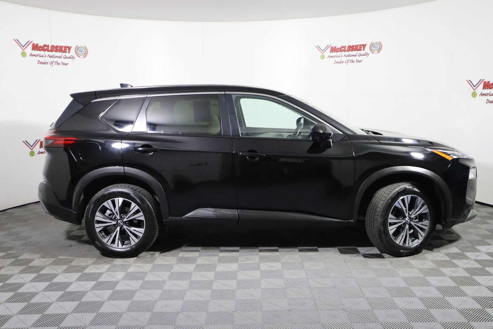 Used 2023 Nissan Rogue SV FWD image 4