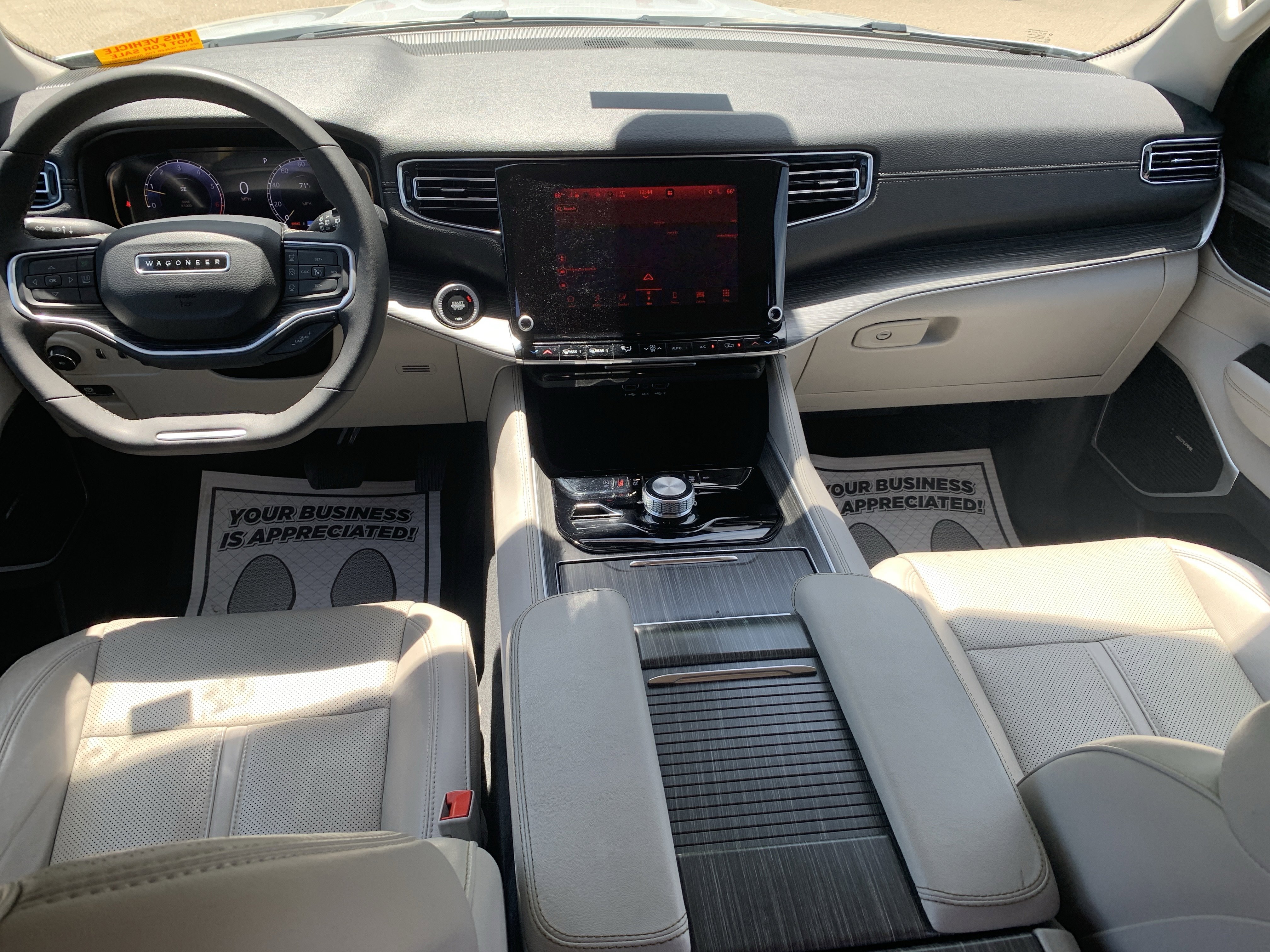Used 2024 Jeep Wagoneer L Series II w/ Flexible Seating Group AWD/4WD image 31