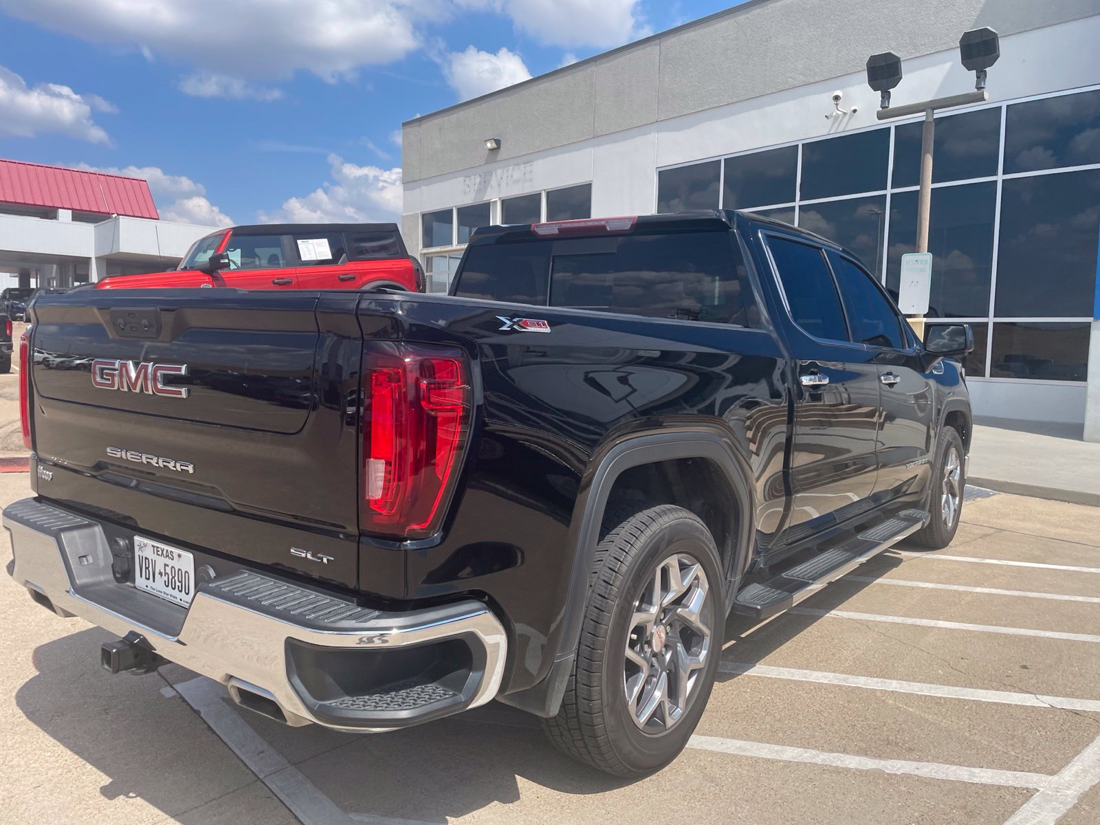 Used 2023 GMC Sierra 1500 SLT w/ SLT Premium Package AWD/4WD image 31