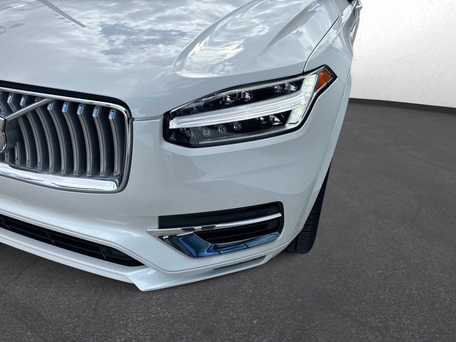 Used 2025 Volvo XC90 B5 Core w/ Protection Package Premier AWD/4WD image 9