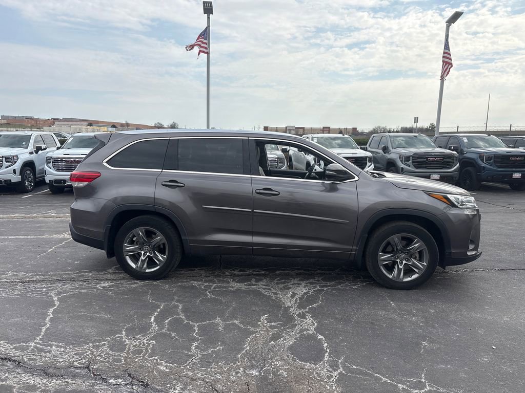 Used 2019 Toyota Highlander Limited Platinum image 4