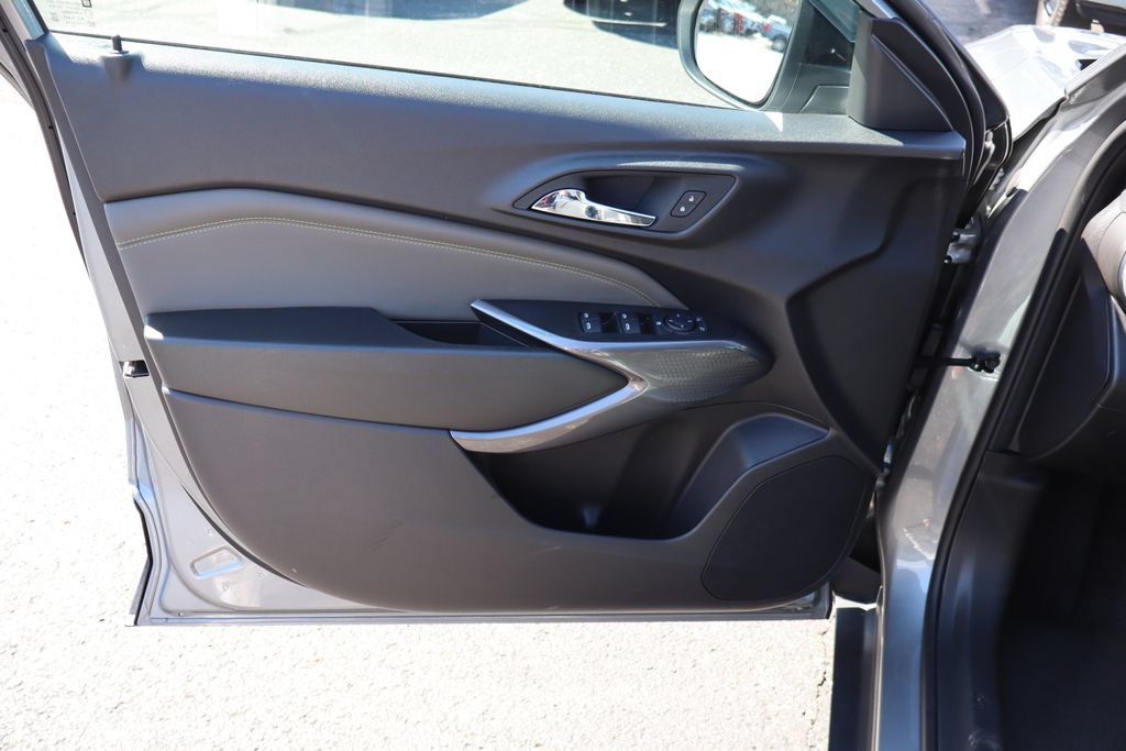 Used 2025 Chevrolet Trax ACTIV w/ Sunroof Package FWD image 26