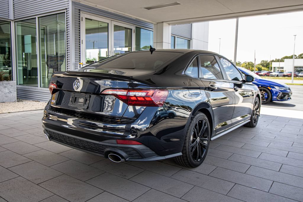 Used 2022 Volkswagen Jetta GLI Autobahn FWD image 2