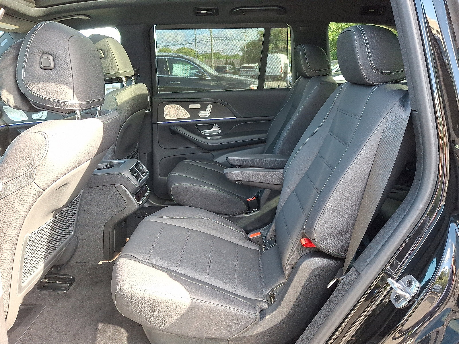 New 2026 Mercedes-Benz GLS 580 4MATIC image 6