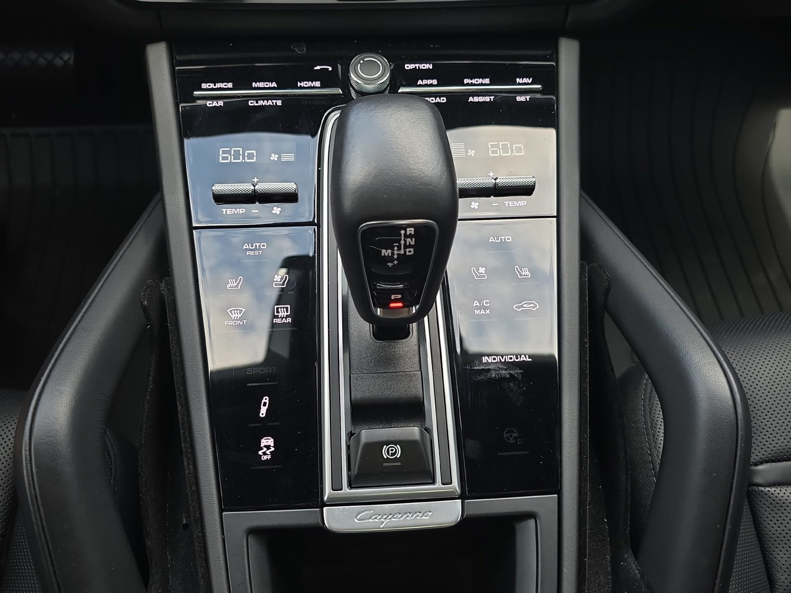 Certified 2023 Porsche Cayenne Platinum Edition AWD/4WD image 17