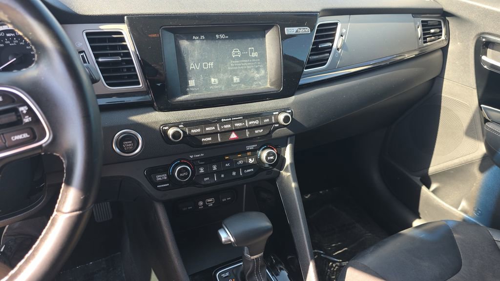 Used 2018 Kia Niro EX FWD image 18