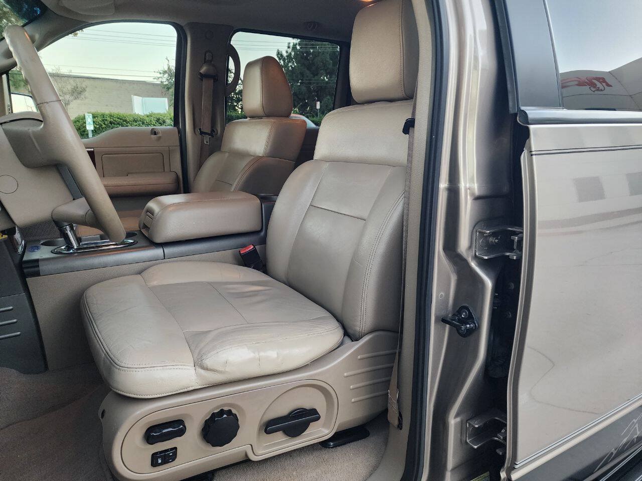 Used 2005 Ford F150 Lariat AWD/4WD image 14