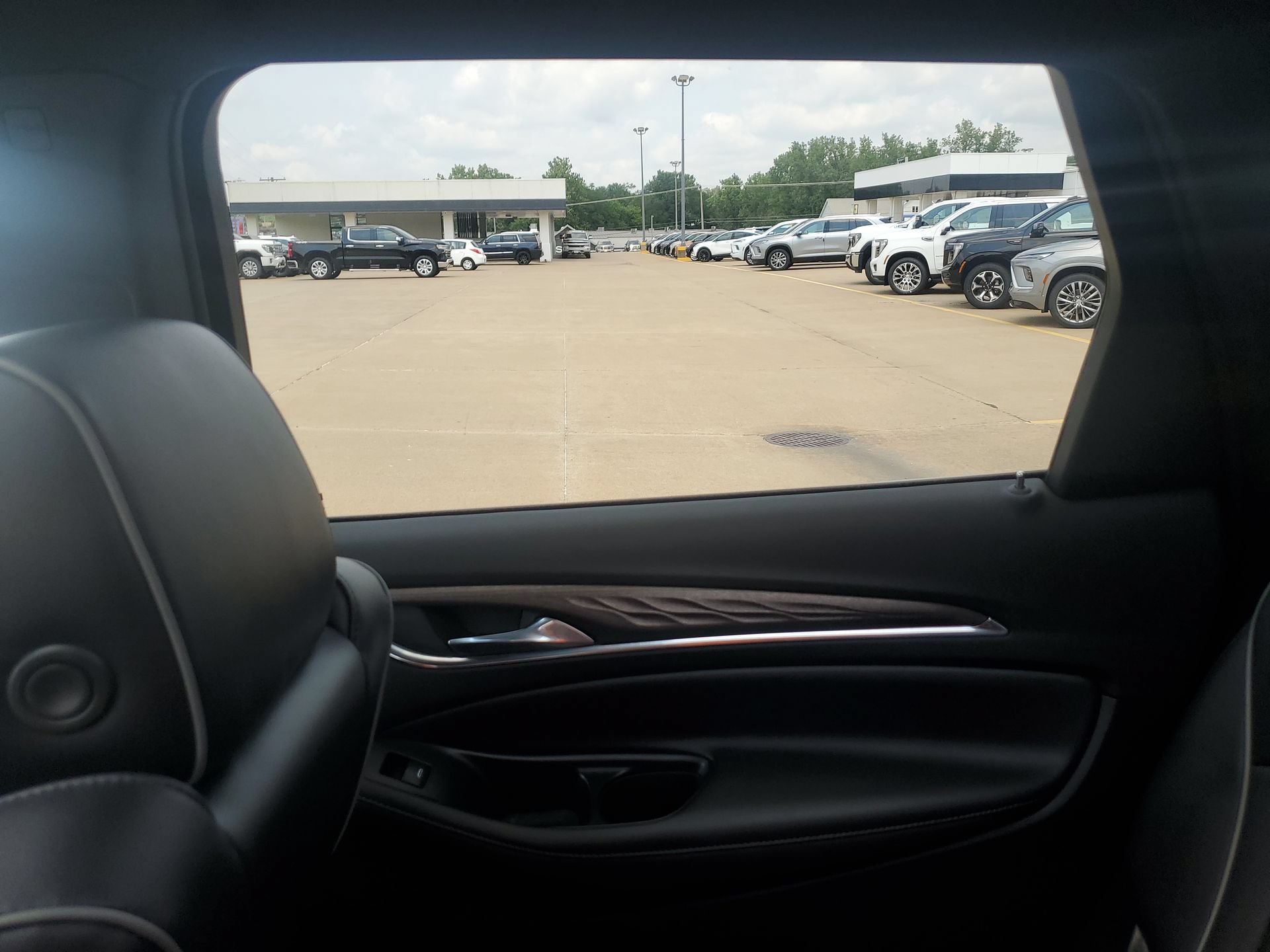 Used 2022 Buick Enclave Avenir w/ Avenir Technology Package AWD/4WD image 12