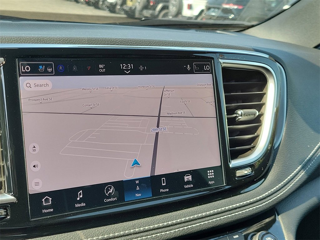 New 2026 Chrysler Pacifica Limited image 30