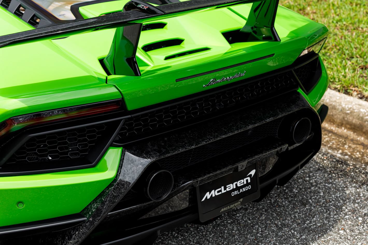 Used 2018 Lamborghini Huracan Performante AWD/4WD image 6