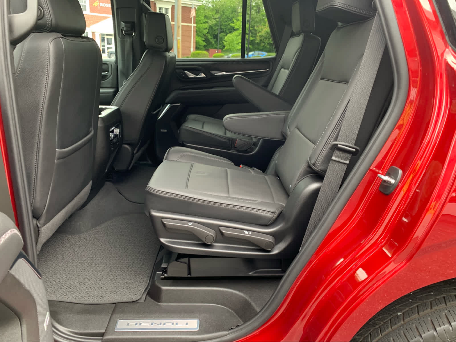 Used 2024 GMC Yukon Denali AWD/4WD image 24