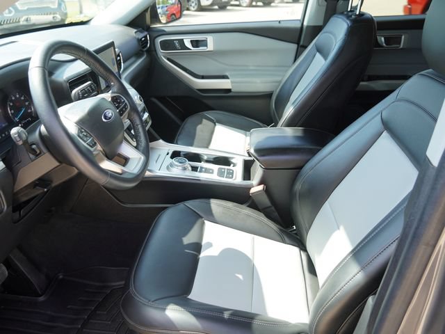 Used 2022 Ford Explorer XLT w/ Equipment Group 202A RWD image 19