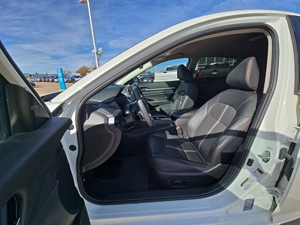 Used 2024 Nissan Altima 2.5 SR image 11