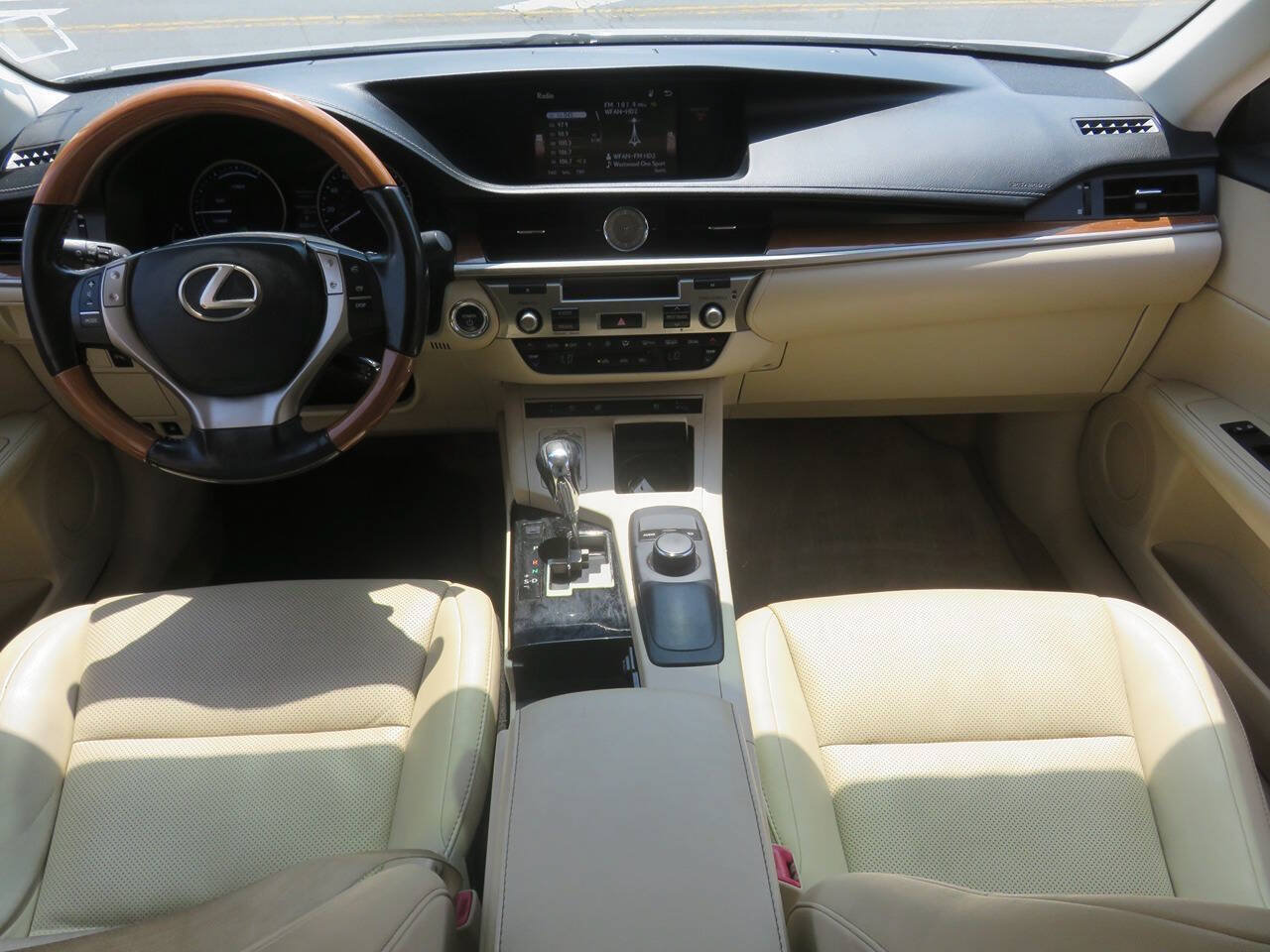 Used 2015 Lexus ES 300h w/ Premium Package w/Bamboo Trim FWD image 12