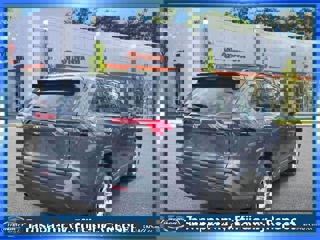 Used 2021 Toyota RAV4 XLE w/ Convenience Package image 6