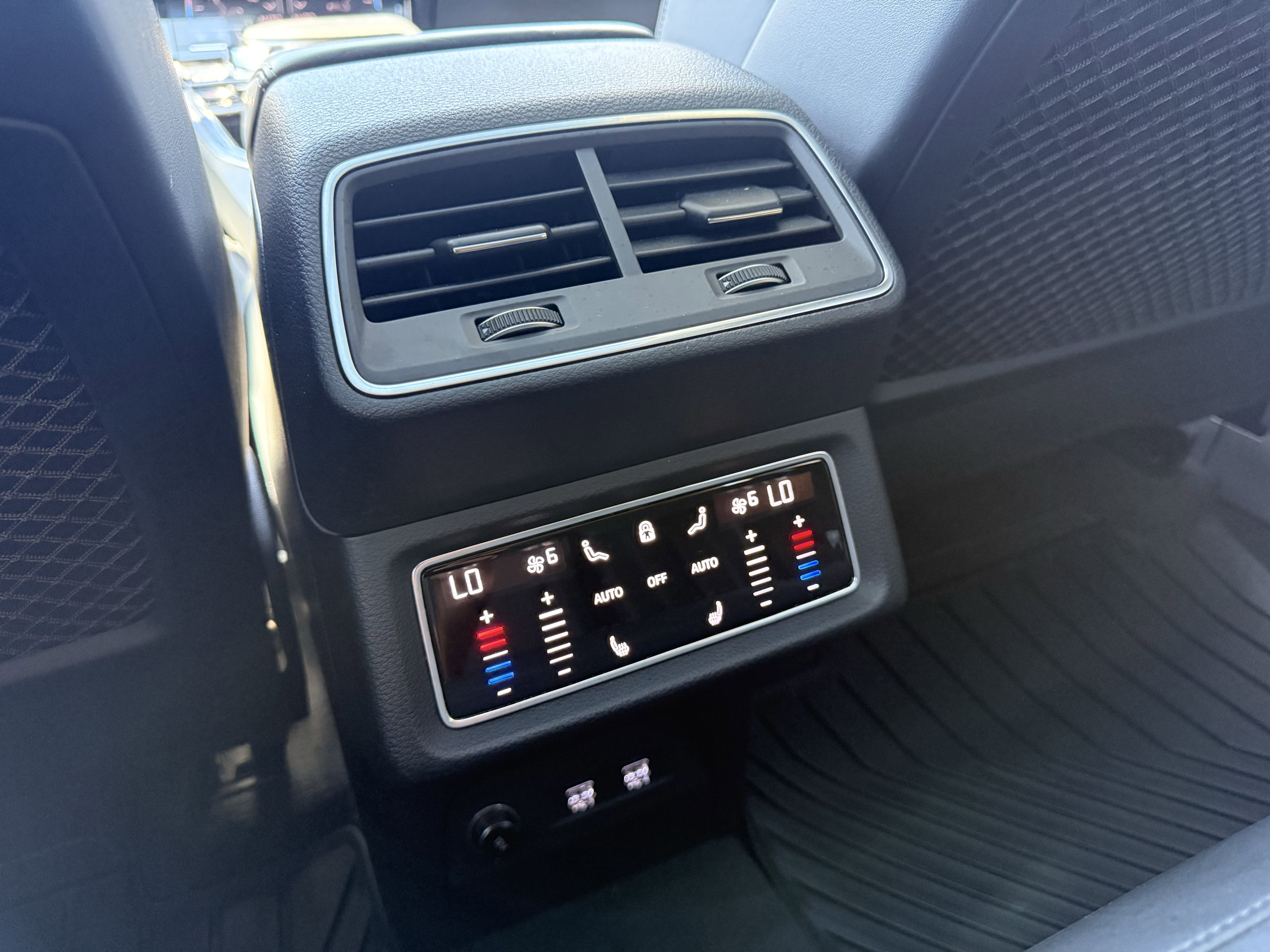 Used 2019 Audi e-tron Prestige w/ Prestige Package image 58