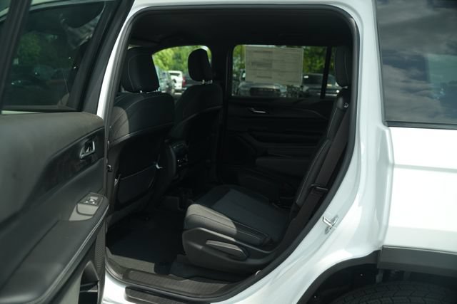 New 2026 Jeep Grand Cherokee L Laredo w/ MOPAR Finishing Package AWD/4WD image 12