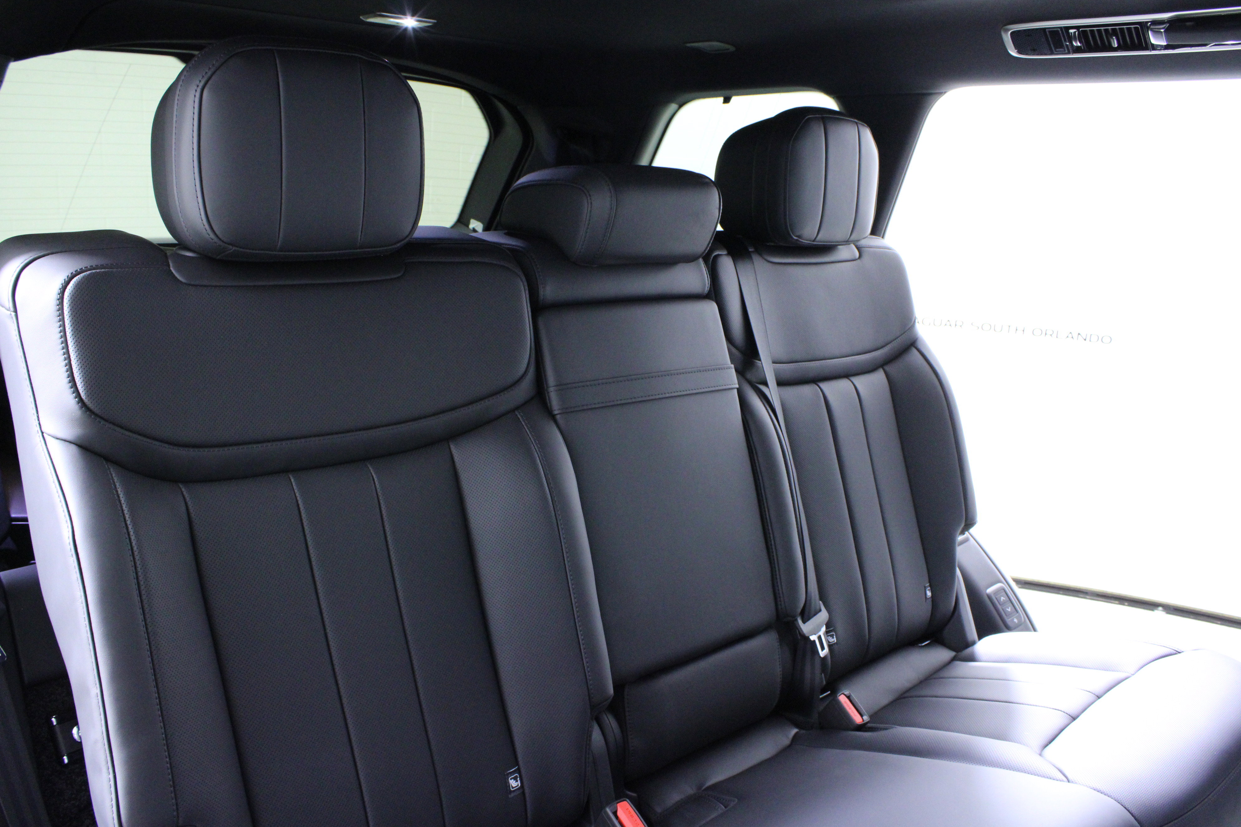 New 2026 Land Rover Range Rover Long Wheelbase SE image 12