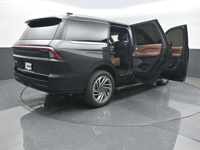 Used 2025 Lincoln Navigator Reserve AWD/4WD image 53