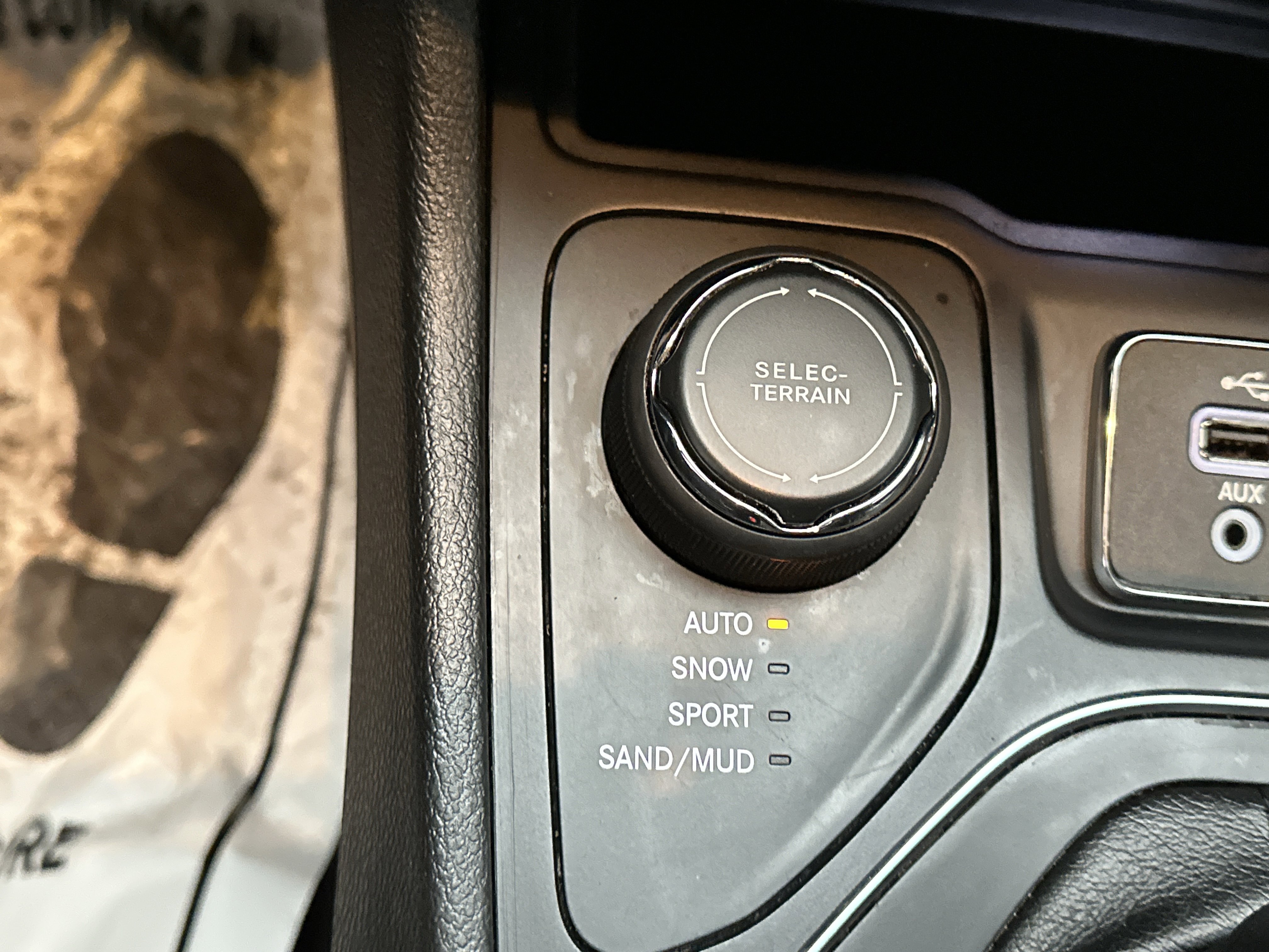 Used 2019 Jeep Cherokee Latitude Plus w/ Comfort/Convenience Group image 35