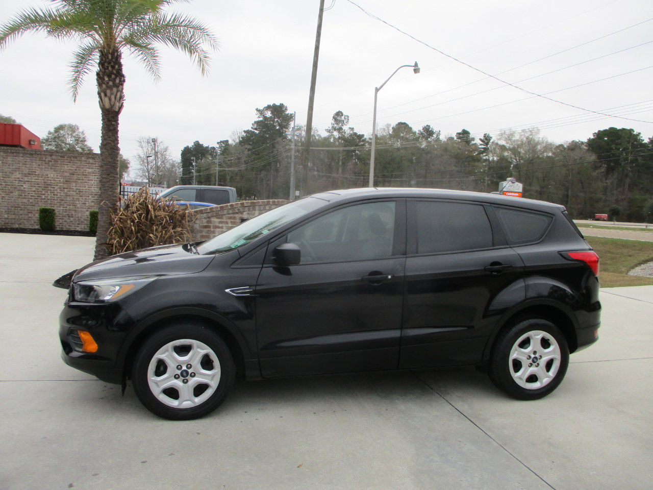 Used 2019 Ford Escape S image 18