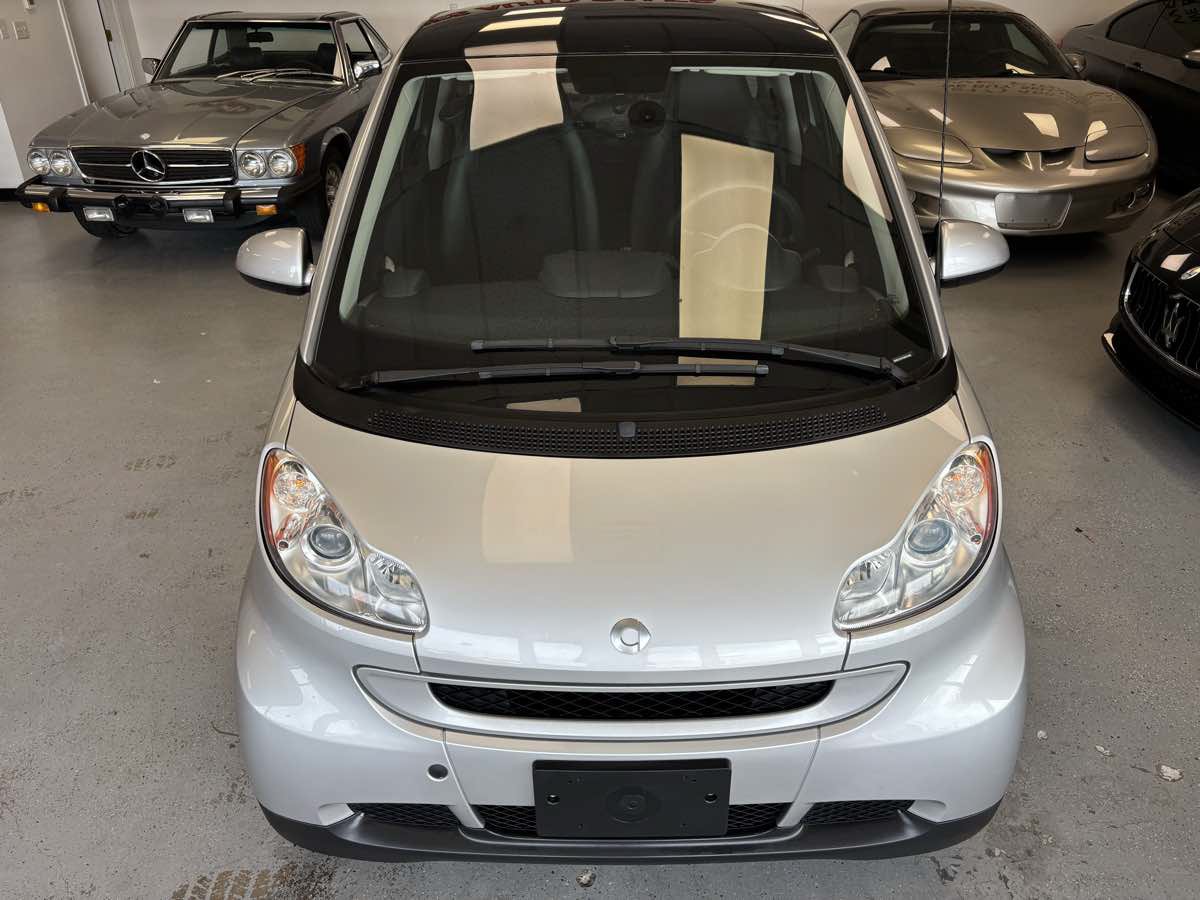 Used 2009 smart fortwo pure RWD image 2