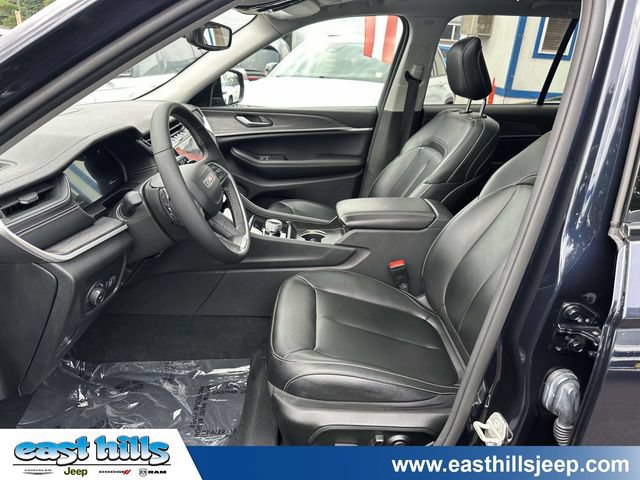 Used 2023 Jeep Grand Cherokee Limited AWD/4WD image 14
