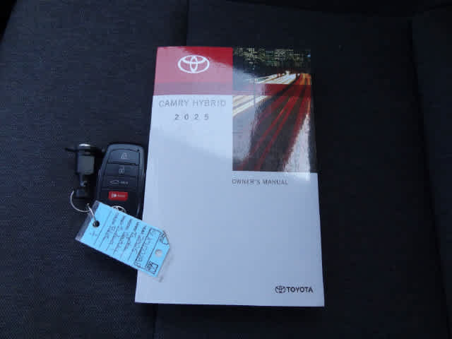 Used 2025 Toyota Camry LE FWD image 28