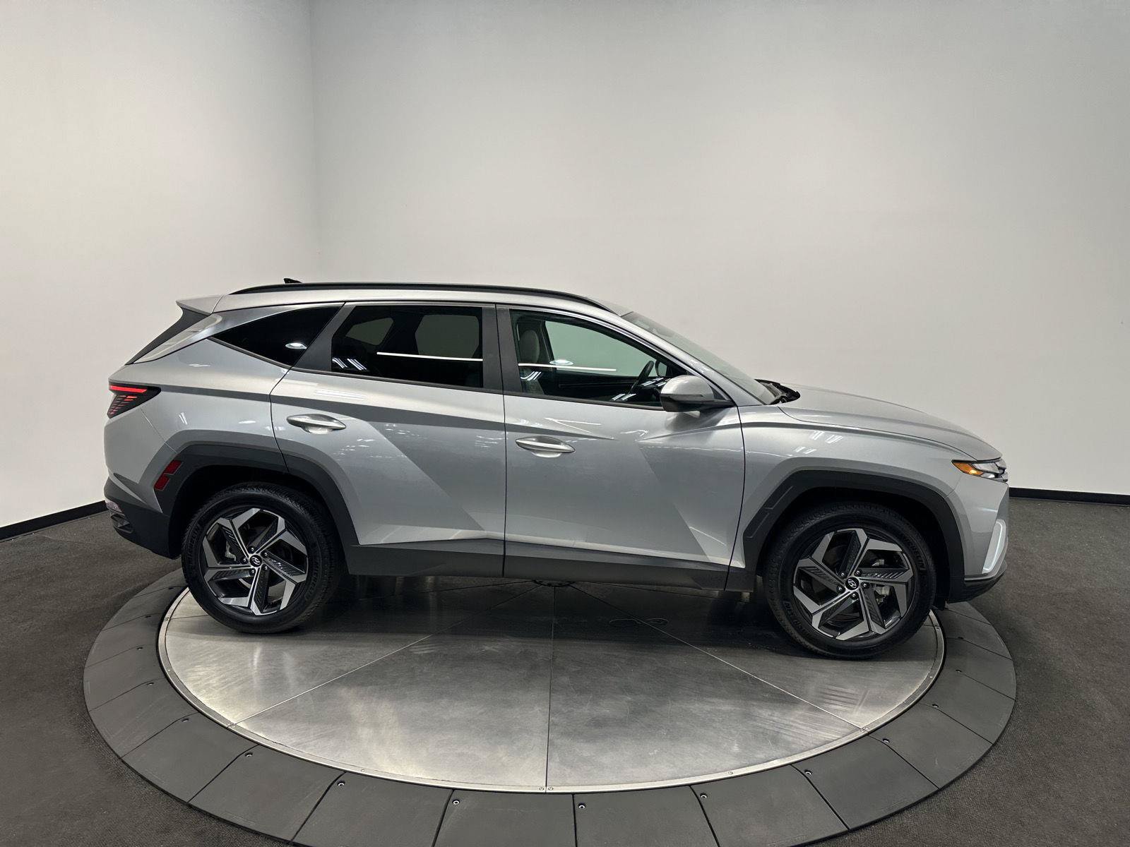 Certified 2024 Hyundai Tucson SEL w/ Convenience Package AWD/4WD image 8
