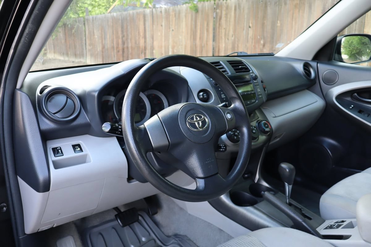 Used 2011 Toyota RAV4 4WD w/ Base L4 Extra Value Pkg image 16