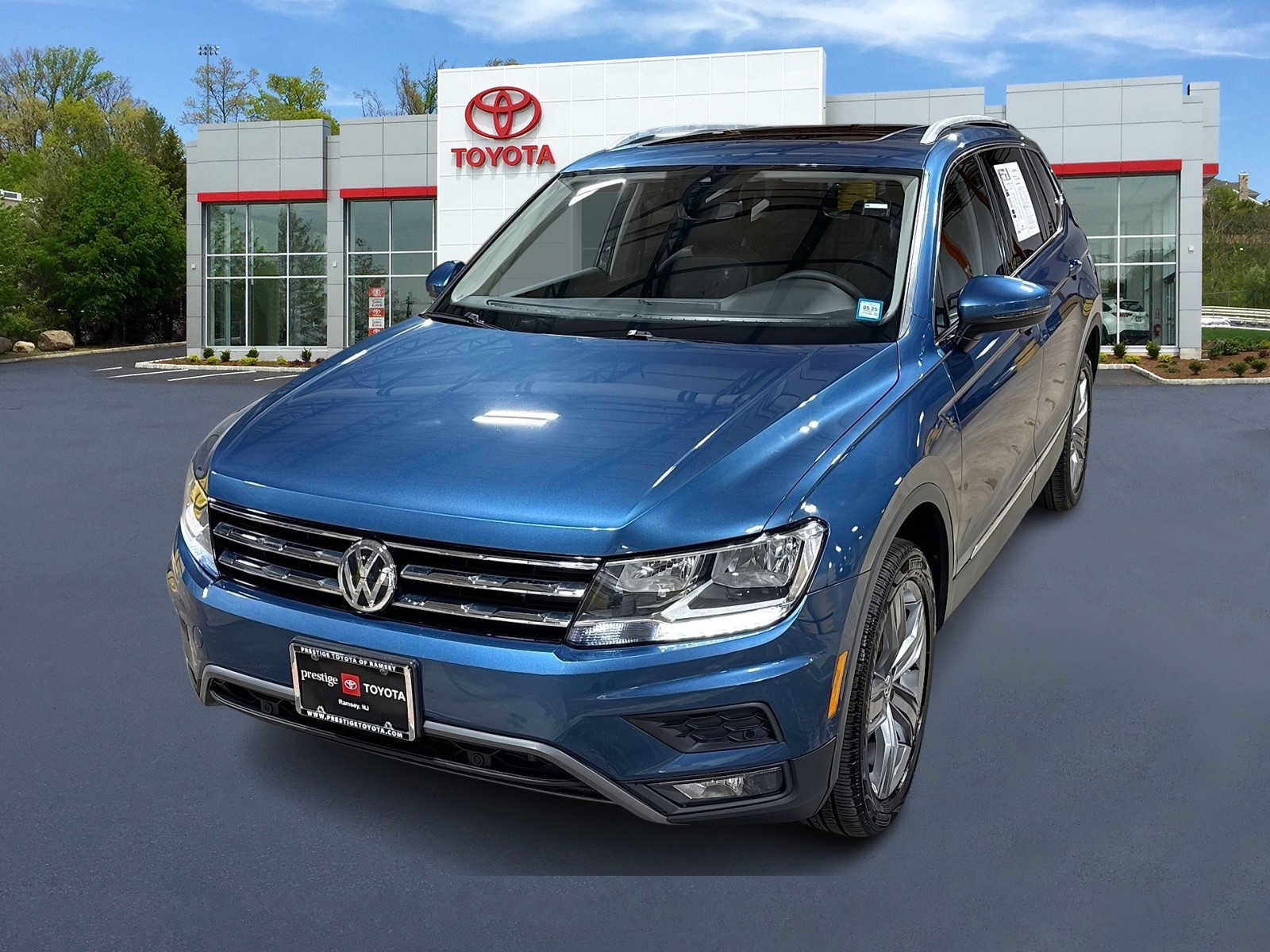 Used 2020 Volkswagen Tiguan SEL AWD/4WD image 1