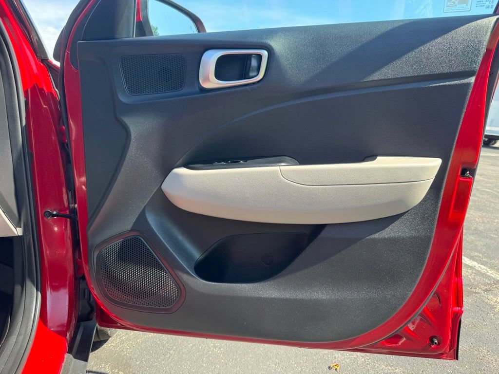 Used 2021 Hyundai Venue SEL w/ Cargo Package FWD image 21