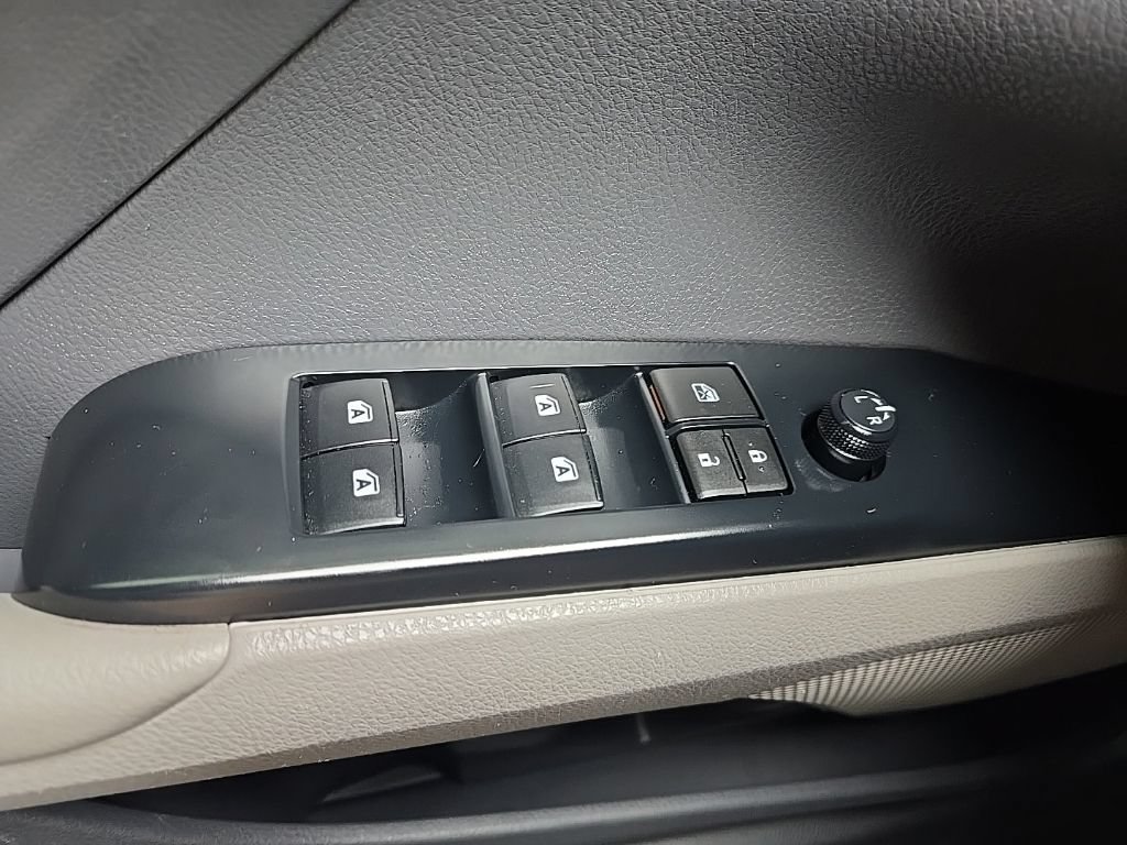Used 2019 Toyota Camry LE FWD image 22