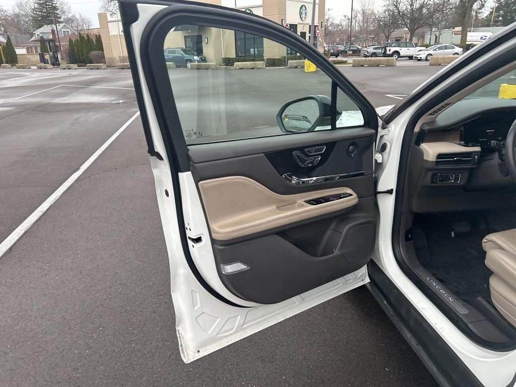 Used 2022 Lincoln Corsair Grand Touring w/ Elements Technology Bundle image 11