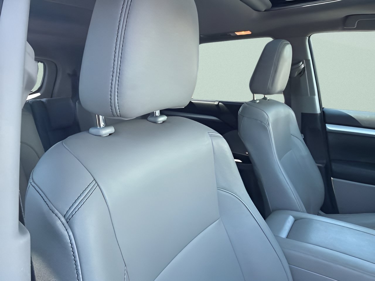 Used 2017 Toyota Highlander XLE AWD/4WD image 5
