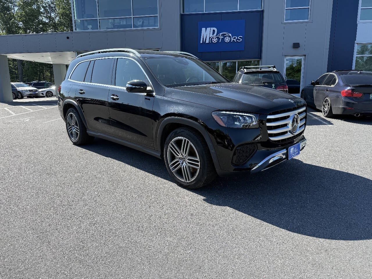 Used 2025 Mercedes-Benz GLS 450 4MATIC image 4