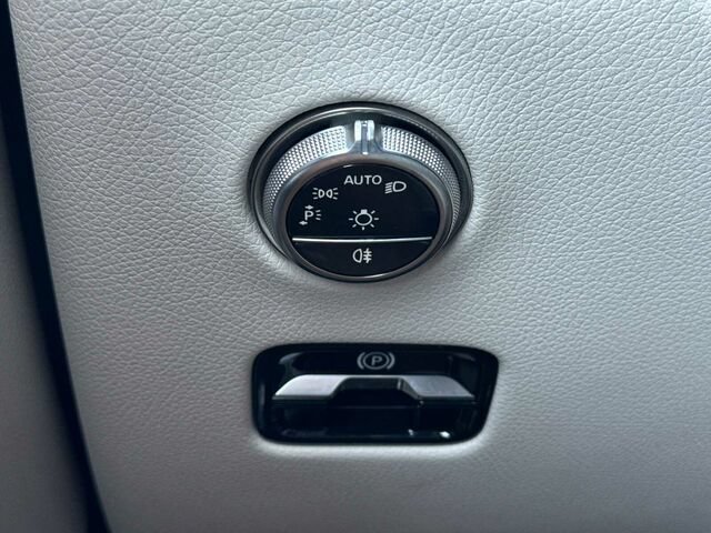 Certified 2025 Mercedes-Benz GLC 300 image 34