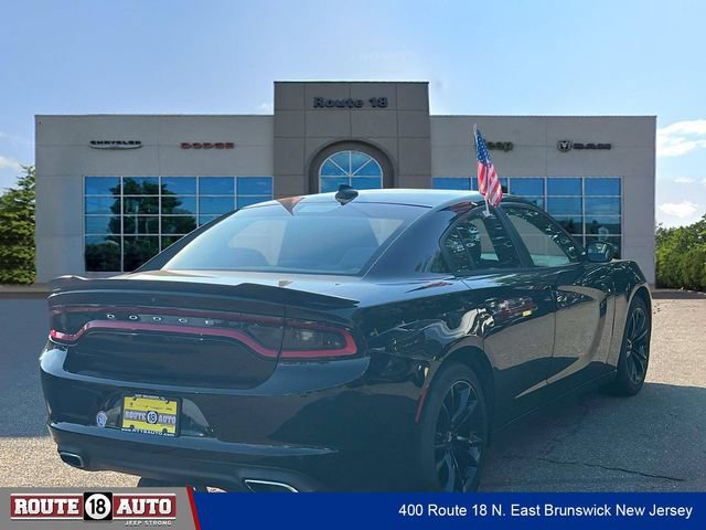 Used 2017 Dodge Charger SXT w/ Blacktop Package RWD image 4