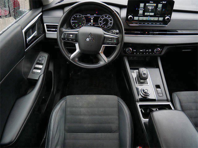 Used 2022 Mitsubishi Outlander SE image 10