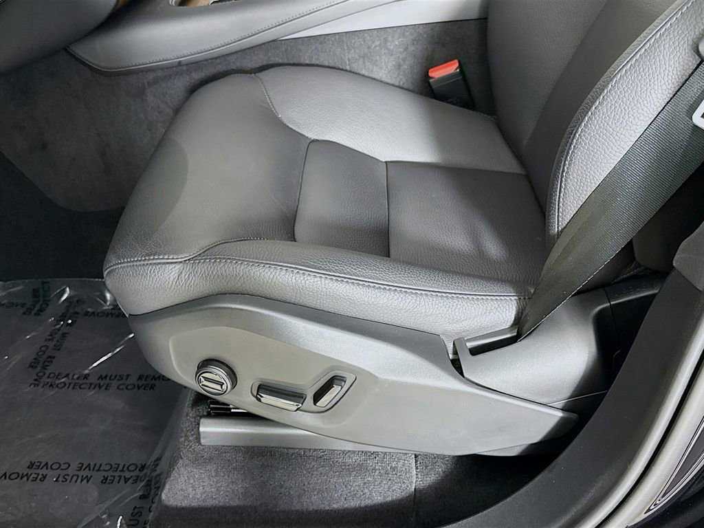 Certified 2025 Volvo XC90 B6 Plus image 19