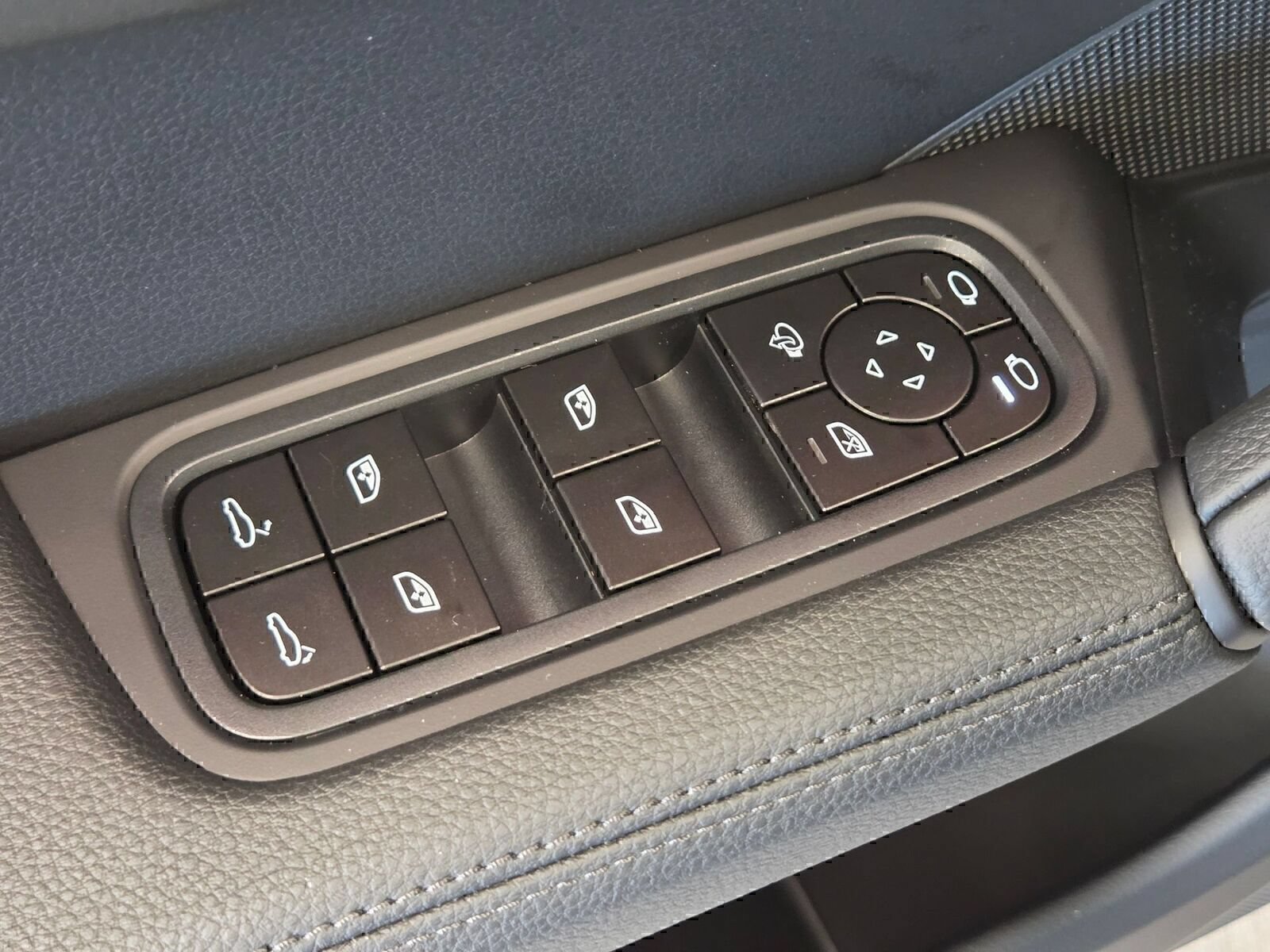 Certified 2026 Porsche Cayenne AWD/4WD image 15