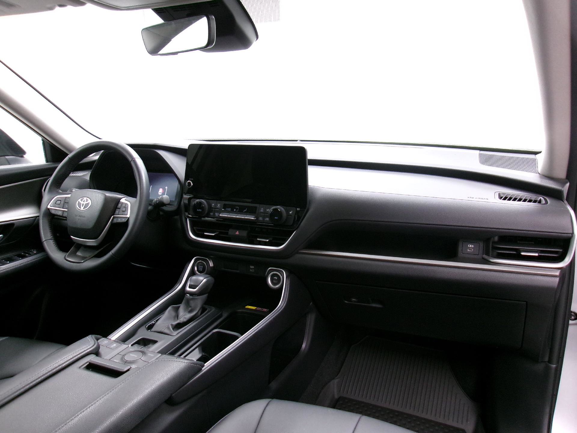 Used 2024 Toyota Grand Highlander AWD image 3