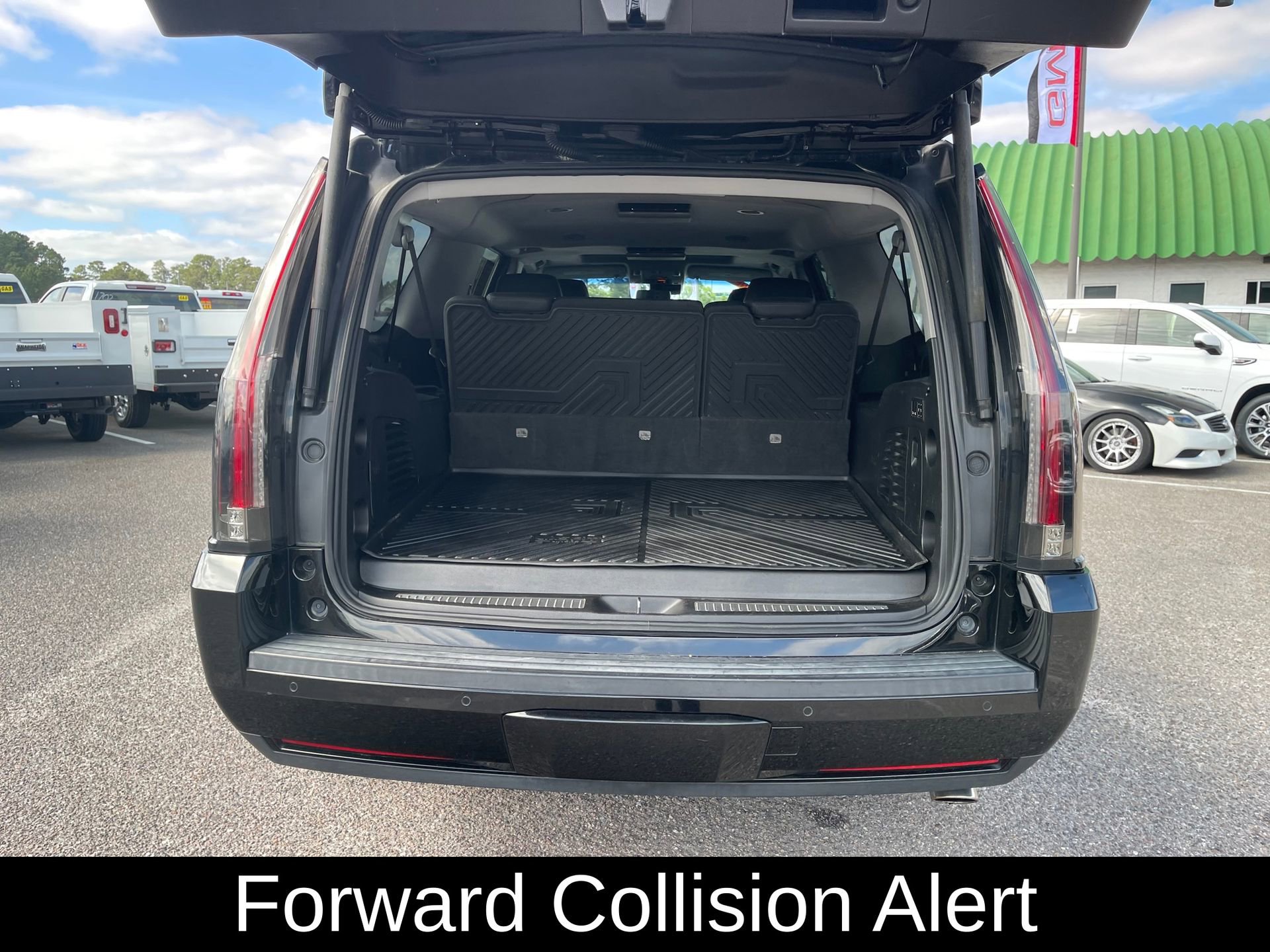Used 2019 Cadillac Escalade ESV Premium Luxury RWD image 23
